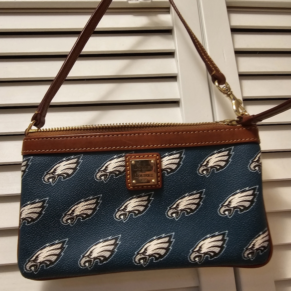 Rare Dooney & Bourke Philadelphia Eagles small purse/wristlet great condition!